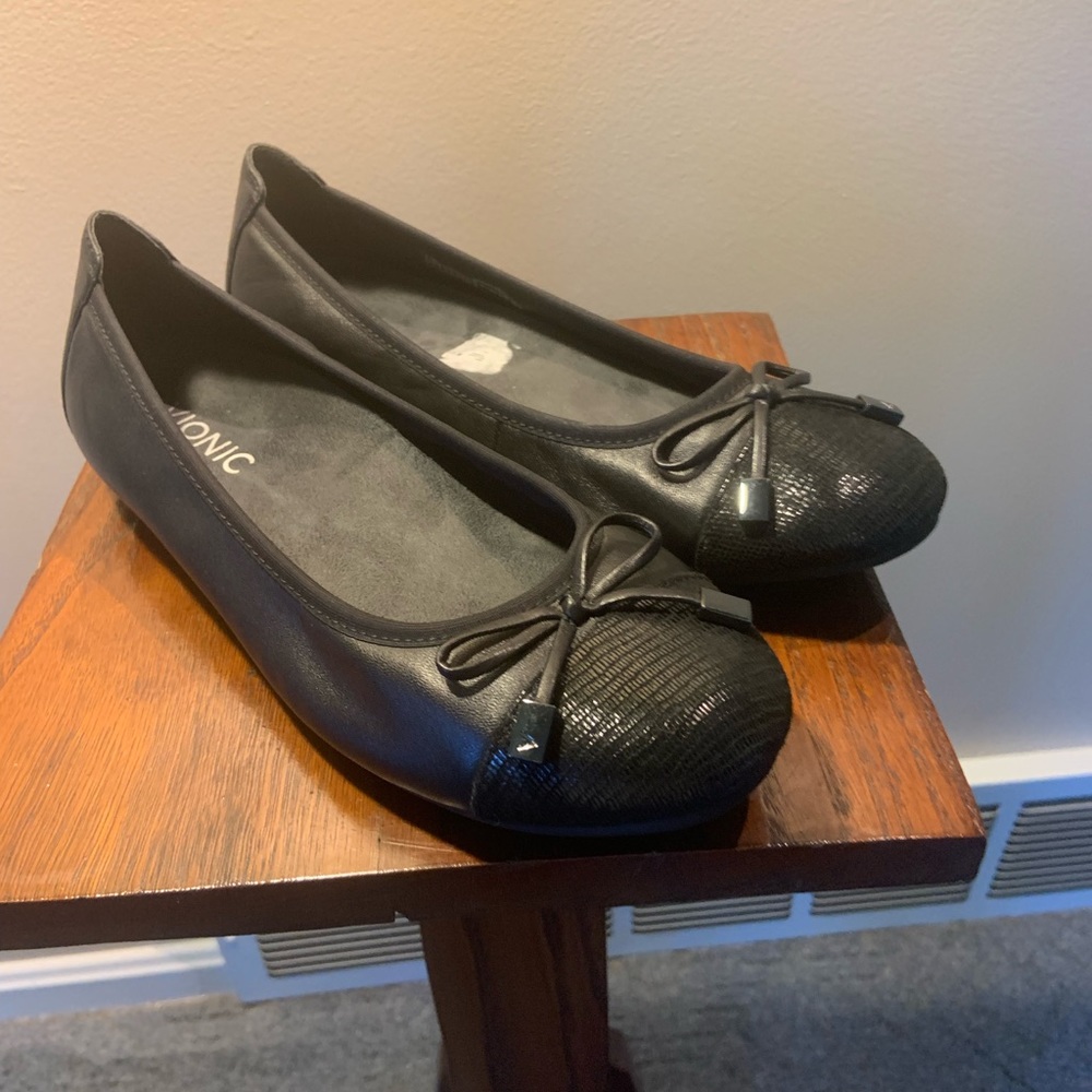 Vionic Black Leather Minna Ballet Flats Size 7